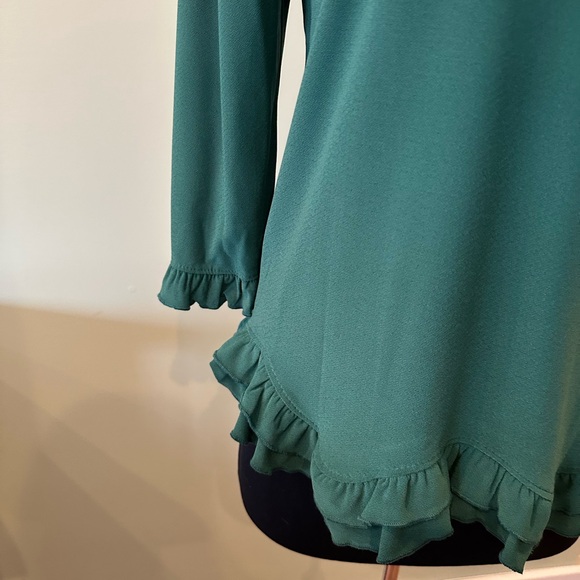 Elegant Green  3/4 Sleeve Women's Top with Ruffle Hem - Picture 2 of 9